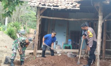 Warga Desa Wiyono Gelar Gotong Royong Bersama Bhabinkantibmas dan Babinsa