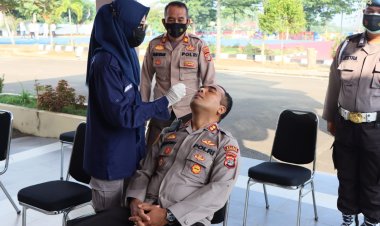 Antisipasi Penyebaran Covid-19, Personil Polres Pesawaran Melaksanakan Tes Swab Antigen