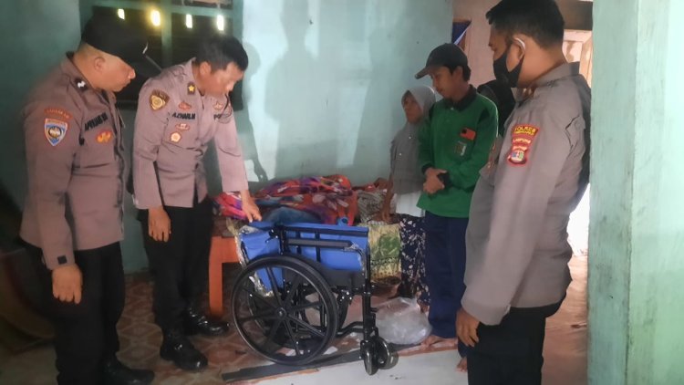 Bantuan Kursi Roda Dari Polda Lampung Polres Pesawaran
