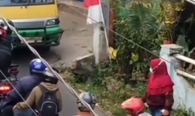 Wonder Woman  Turun Tangan Urai Kemacetan  di Cimahi