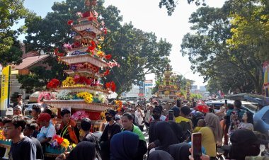 Arakan Tabut Tradisi Peringatan Meninggalnya Cucu Nabi