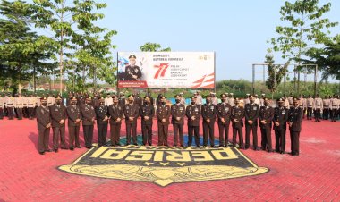 Peringati HUT RI Ke-77, Polres Pesawaran Laksanakan Upacara Bendera