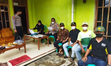 Kompak ! Percepatan Vaksinasi Covid 19, Kanit Binmas, Bhabinkamtibmas, Puskes Setempat dan aparatur Desa lakukan ini.