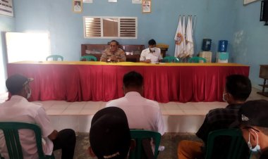 Tak kenal lelah, Kanit Binmas Polsek Gedong Tataan terus ajak aparatur Desa dorong warganya untuk vaksinasi.