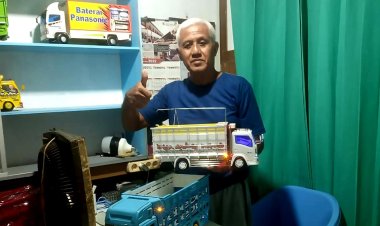 Buyung Santoso (65) Sang Pembuat Miniatur Mobil Asal Pesawaran,  Lampung.