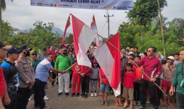 Tutup Rangkaian Hut RI Warga Dusun Waylinti Gelar jalan Sehat