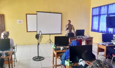 Sambangi SKB, Bhabinkamtibmas berikan Materi tentang aplikasi guetilang.com