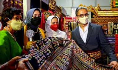 Sulam Jelujur Merupakan Kain Tenunan Ciri Khas Kabupaten Pesawaran, Lampung