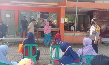 Polsek Padang Cermin Polres Pesawaran Polda Lampung Laksanakan Pengamanan Pembagian BLT Subsidi BBM