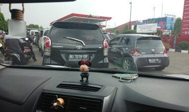 Kurang Koordinasi Antrian Terjadi di SPBU kota Bengkulu