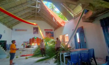 Angin Kencang Tumbangkan 2 Pohon, Gereja di Papusungan Kecil Rusak