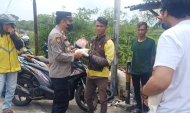 Polsek Cibeureum Berikan Bantuan Sembako Kepada Masyarakat