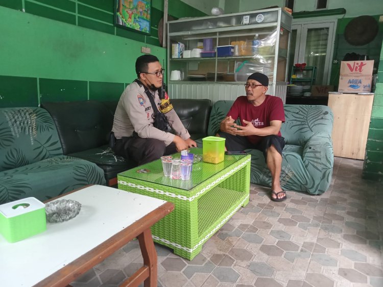 Bhabinkamtibmas Polsek Cibeureum Polres Sukabumi Kota Jalin Silaturahmi Dengan Warga