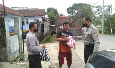 Kapolsek Cibeureum Adakan Baksos Bantuan Sembako Kepada Warga