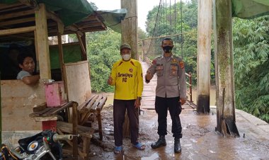 Bripka Nur Meiyanto Pantau Langsung Sungai Way Sekampung Pujorahayu