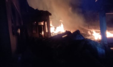 SATU UNIT RUMAH WARGA DESA KURUNGAN NYAWA LUDES DI LALAP SI JAGO MERAH