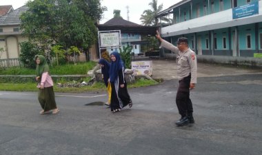 Personel Unit Samapta Polsek Cibeureum Laksanakan Gatur Lalin