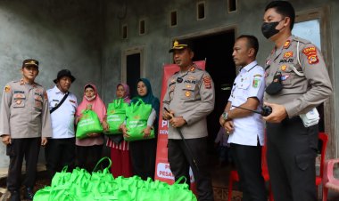Polres Pesawaran Kembali Berikan Bansos Kepada Korban Banjir dan Tanah Longsor