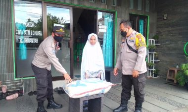 Kapolsek  Jakarta Timur Lakukan Giat Jumat Berkah