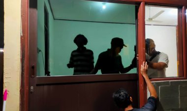 Kapolsek Makasar Jakarta Timur Beserta Jajarannya Gotong Royong Renovasi Musholla