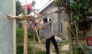Jalin Kebersamaan Bhabinkamtibmas Laksanakan Kerja Bakti Bersama Warga