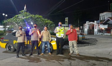 Bhabinkamtibmas Polsek Sukalarang Kunjungi Petugas Ronda Malam