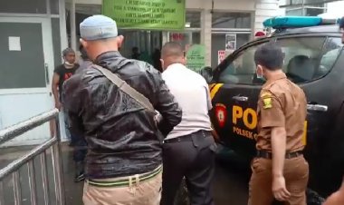 Anggota Polsek Cireunghas Evakuasi Warga Penderita ODGJ Menuju Rumah Sakit