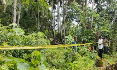 Polisi Pasang Garis Polisi di Lokasi Bencana