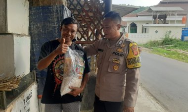 Kegiatan Jumat Berkah, Jumat Bersedekah Anggota Polsek Sukalarang