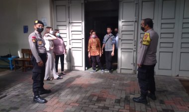 Wujudkan Tolenransi Antar Umat Beragama Polsek Sukalarang Berikan Rasa Aman Kepada Jemaah