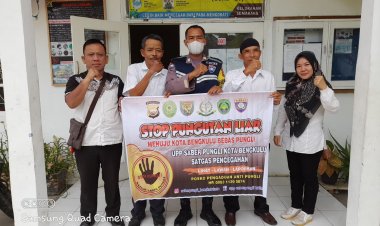 Bhabinkamtibmas Sambang Kantor Lurah  "Sosialisasi Saber Pungli"