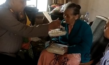 Aksi Mulia Kapolsek Sukalarang Saat Melayani Masyarakat yang Patut Diteladani