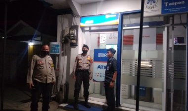 Tingkatkan Keamanan, Polsek Sukalarang Kontrol Objel Vital Pada Malam Hari