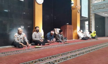 Kapolsek Sukalarang Ikuti Pengajian Rutin di Mesjid Al-Jabar Sukalarang