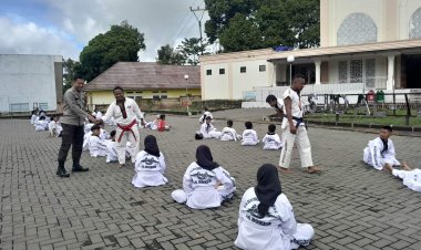 Kanit Binmas Kunjungi Remaja yang sedang Berlatih Olahraga Beladiri