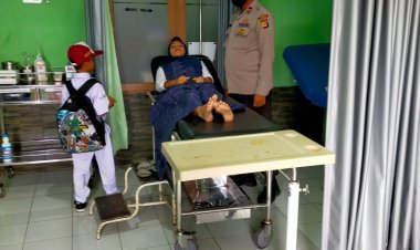 Kanit Patroli Polsek Sukalarang Sigap Bantu Siswi Sekolah Pingsan di Jalan