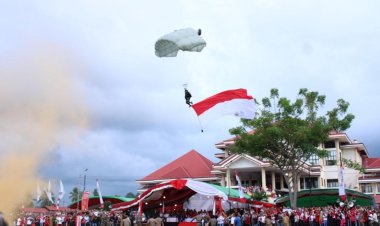 Penutupan Porprov Sulut IX Dimeriahkan Atraksi Terjun Payung Free Fall