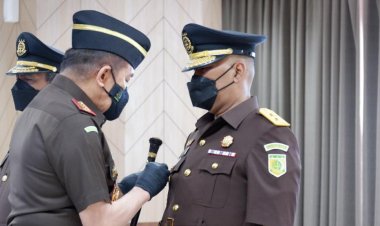 Jaksa Agung ST Burhanuddin:  Staf Ahli Diharapkan Menggali Isu-Isu Strategis  yang Berkembang dalam Masyarakat