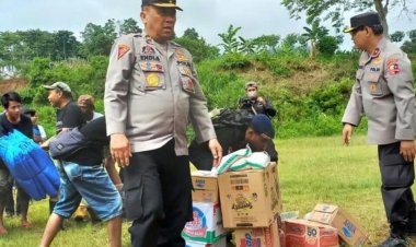 Polri Jangkau Wilayah Terisolir Untuk Berikan Pasokan Kebutuhan Pokok