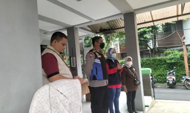 Penyaluran Bantuan Sosial, Bhabinkamtibmas Citarum Lakukan Pengamanan