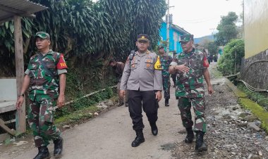 Polsek Sukalarang Kembali Tinjau Korban Gempa TNI Sebagai Wujud Sinergitas TNI - Polri