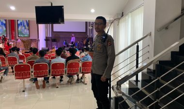 Personil Polsek Sukalarang Lakukan Pegamanan di Gereja Kristen Indonesia (GKI) Penginjil Kota Sukabumi