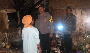 Aksi Heroik Kapolsek Sukalarang Bantu Warga yang Mengalami Musibah Kebakaran