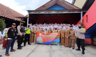 Dekatkan dengan Siswa Sekolah Polsek Sukalarang Adakan Kegiatan Police Goes To School