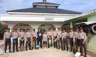 Patut dicontoh, Mentor Pesawaran ajak Siswa Latja Bakti Sosial Bersihkan Masjid