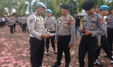Propam Cek Kelengkapan Anggota Polres Mukomuko