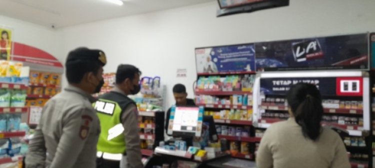 Antisipasi terhadap pembobolan Polsek Sukalarang melaksanakan kontrol terhadap Minimarket