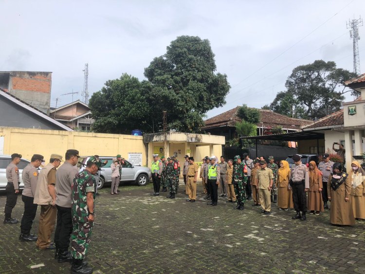 Kegiatan Apel Gabungan Bersama TNI - Polri Wilayah Rayon Timur