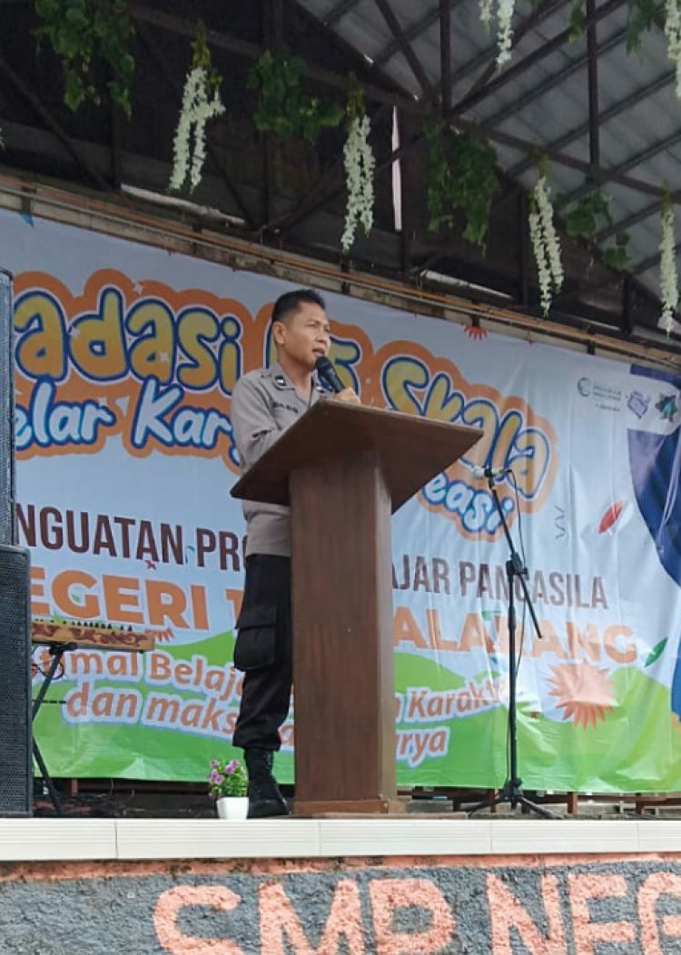 Kanit Binmas dan Anggota Laksanakan Giat Sambang Ke SMPN 1 Sukalarang