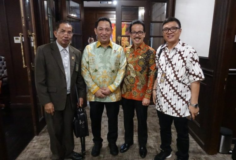 Foto dokumentasi Hakim Dr. Binsar Gultom SH, SE, MH, bersama Jenderal. Pol. Drs. Listyo Sigit Prabowo M.Si yang pada saat itu menjabat sebagai Kabareskrim Polri, Jumat 21 Februari 2020.